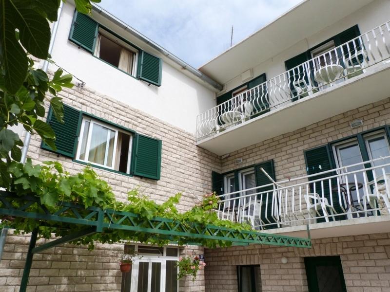 Apartments Villa Antony Дрвеник Экстерьер фото