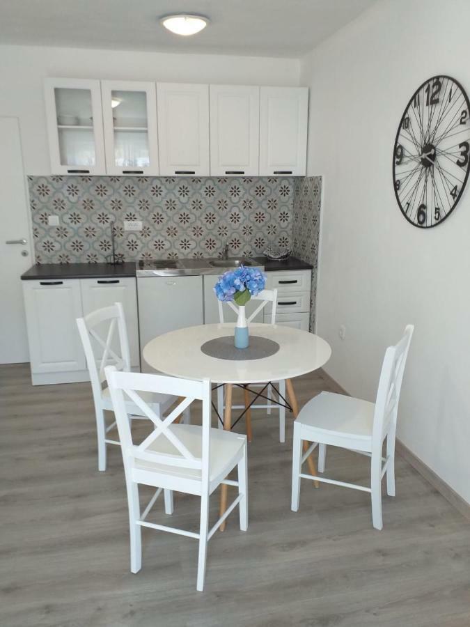 Apartments Villa Antony Дрвеник Экстерьер фото