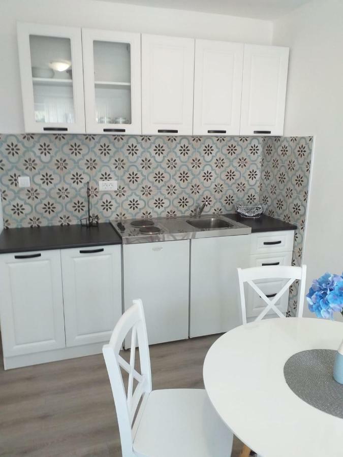 Apartments Villa Antony Дрвеник Экстерьер фото