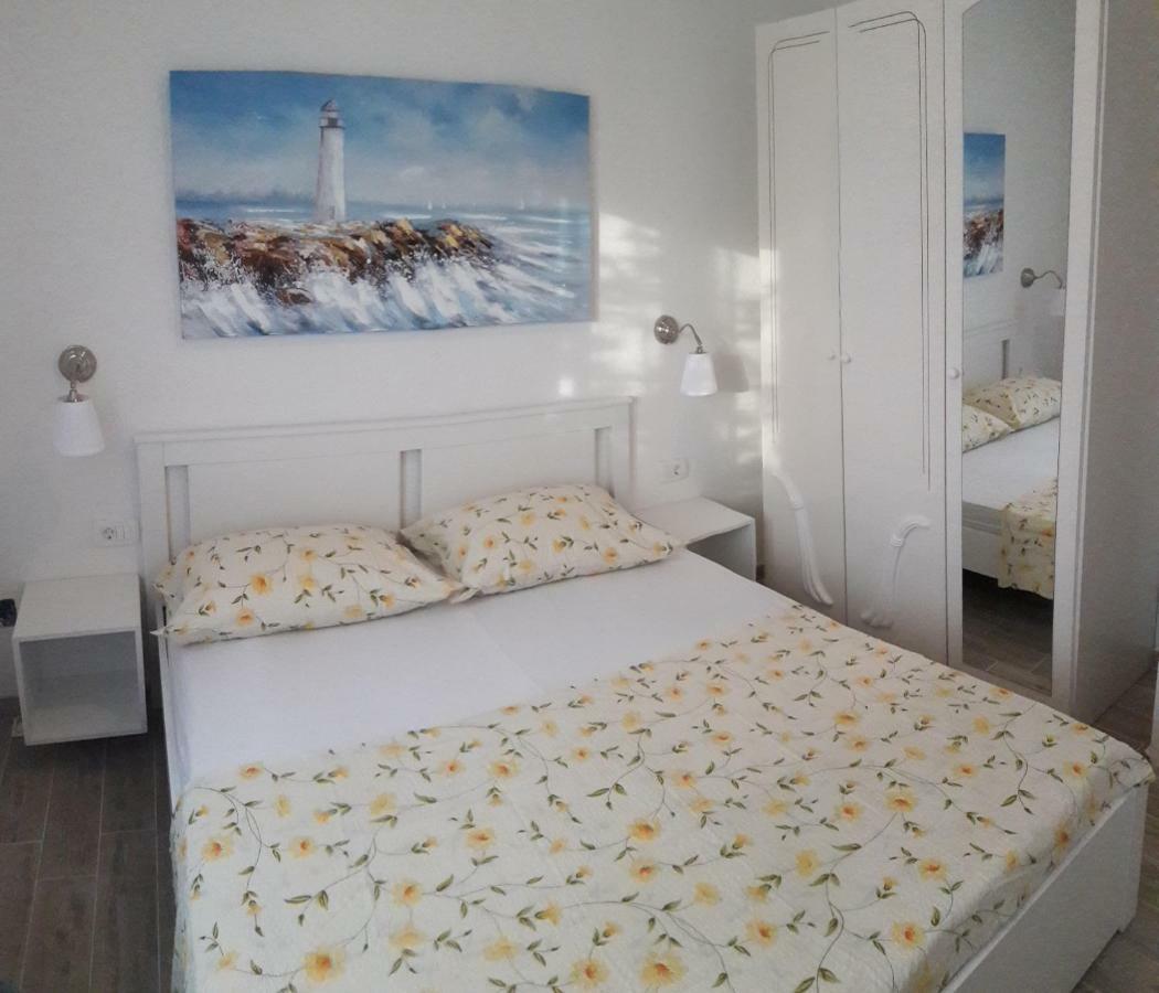 Apartments Villa Antony Дрвеник Экстерьер фото