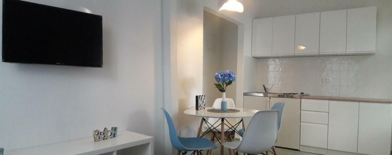 Apartments Villa Antony Дрвеник Экстерьер фото