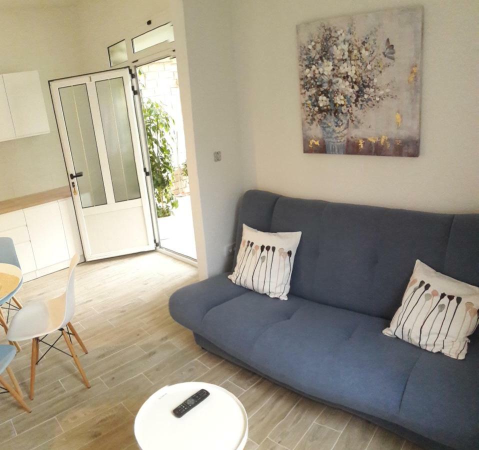 Apartments Villa Antony Дрвеник Экстерьер фото
