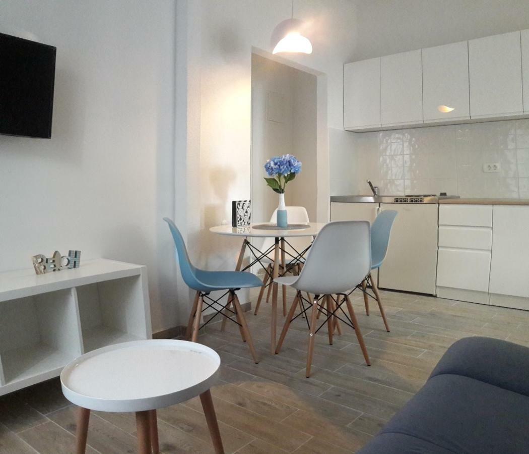 Apartments Villa Antony Дрвеник Экстерьер фото